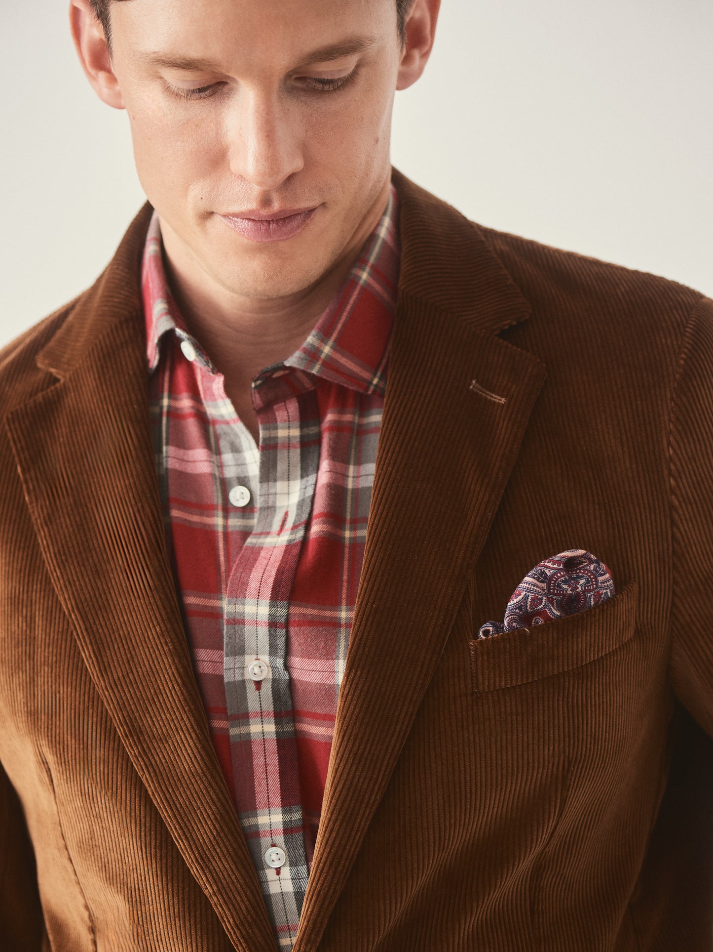 Model wearing J.McLaughlin Suffolk blazer in tan made with cotton corduroy.