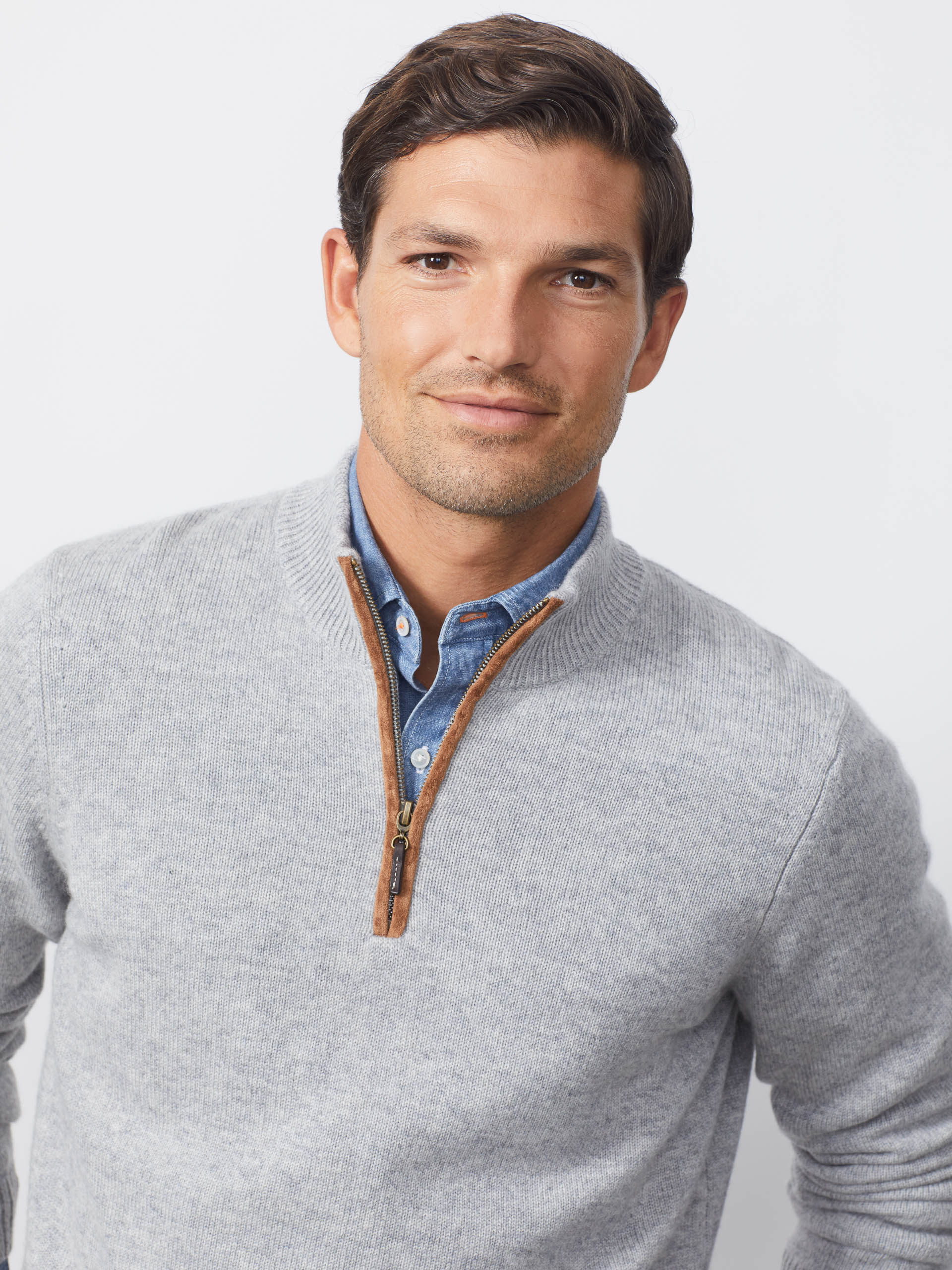 Model wearing J.McLaughlin Tate sweater in light gray made with cashmere.