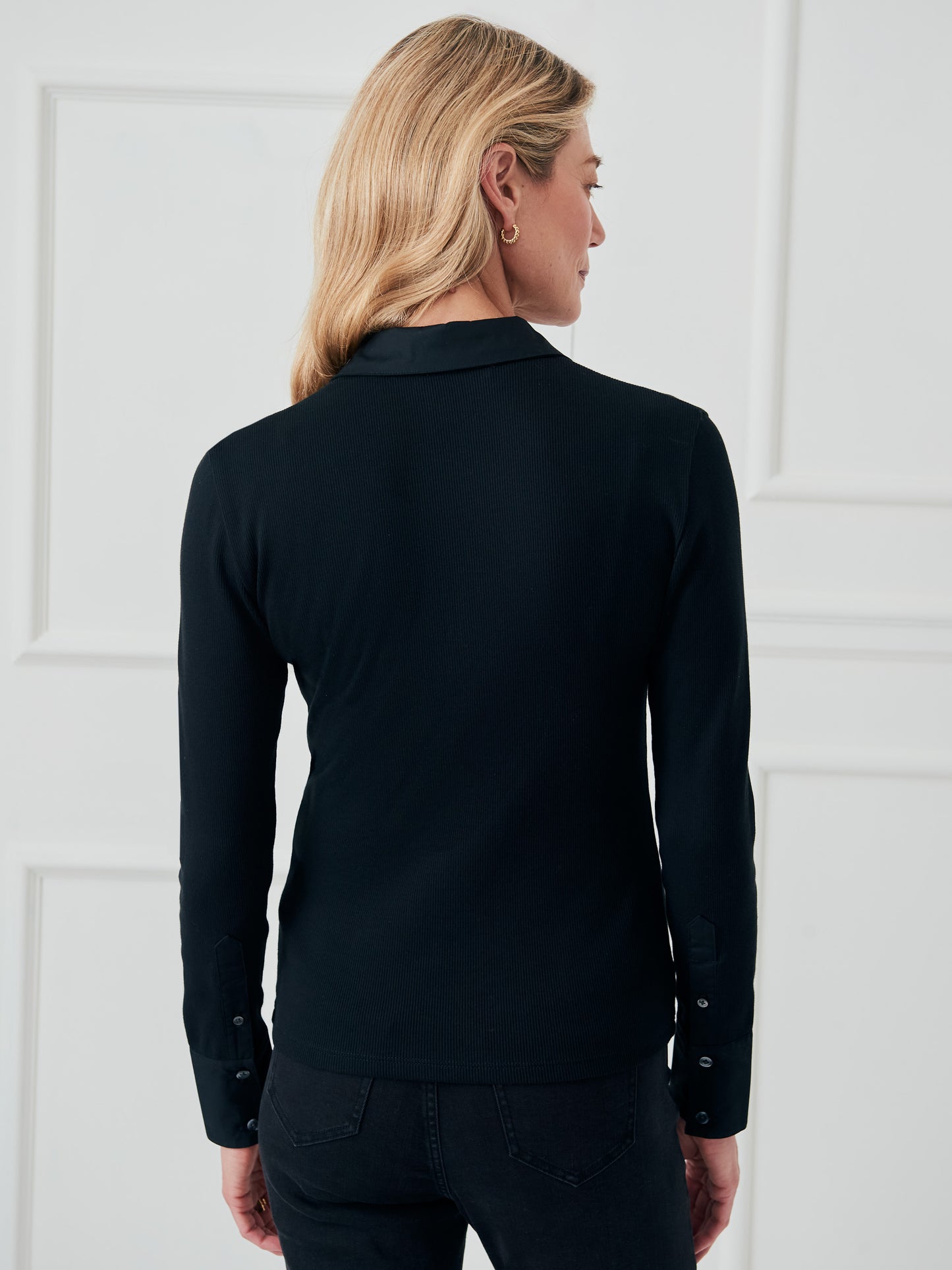 J.McLaughlin Theodora top in black made with cotton. 