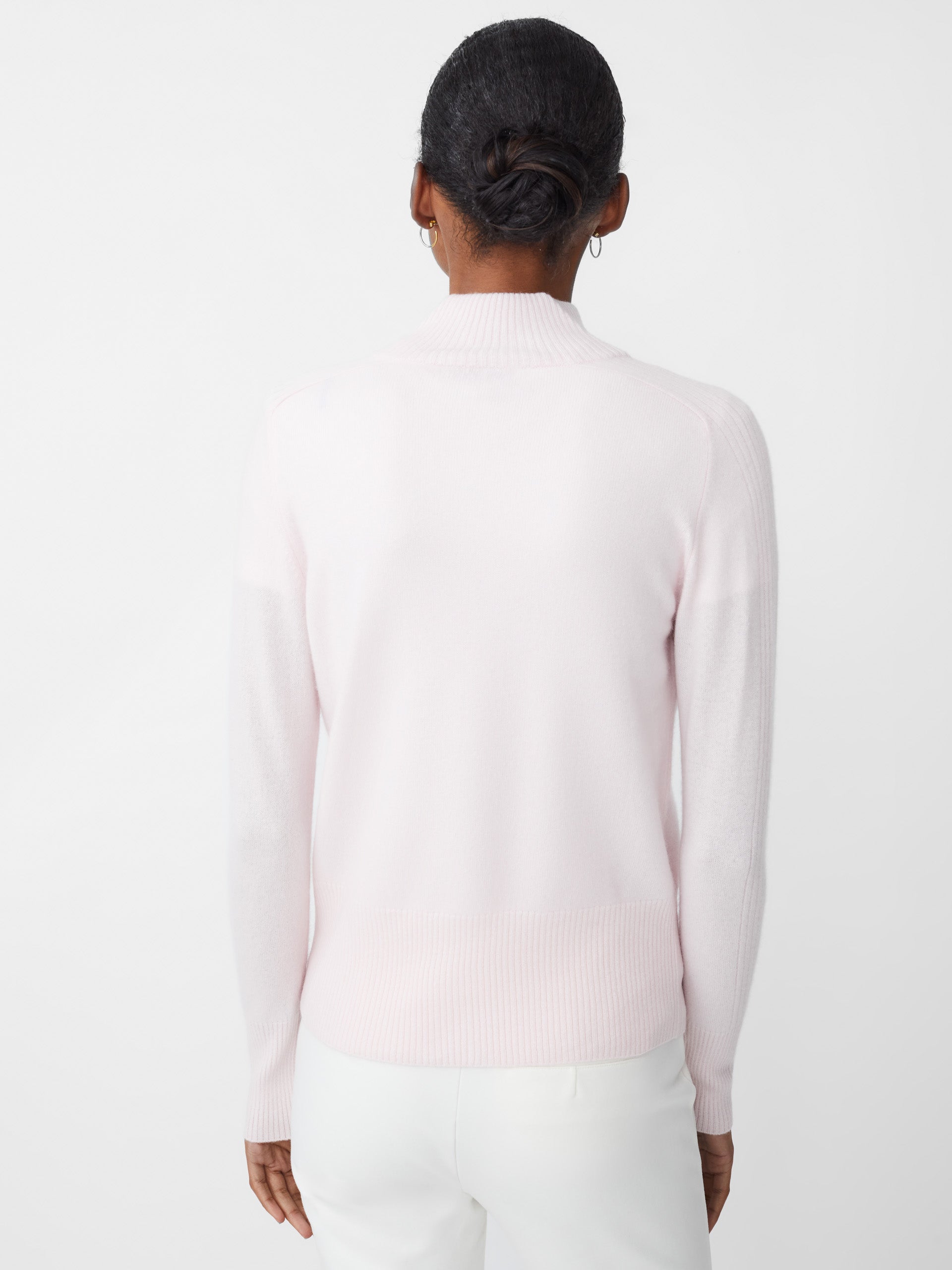 Model wearing J.McLaughlin TIlda sweater in icy pink made with cashmere.