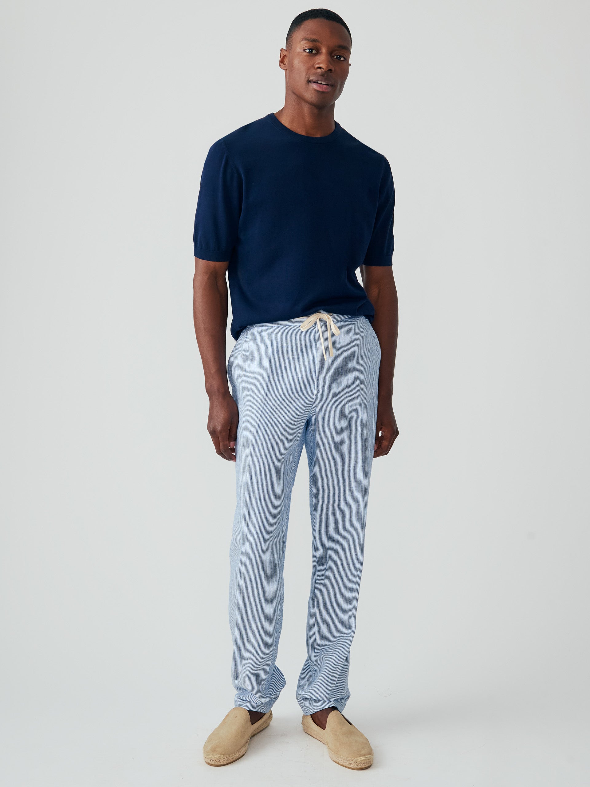 Model wearing J.McLaughlin Callistair pants in white/navy made with linen.