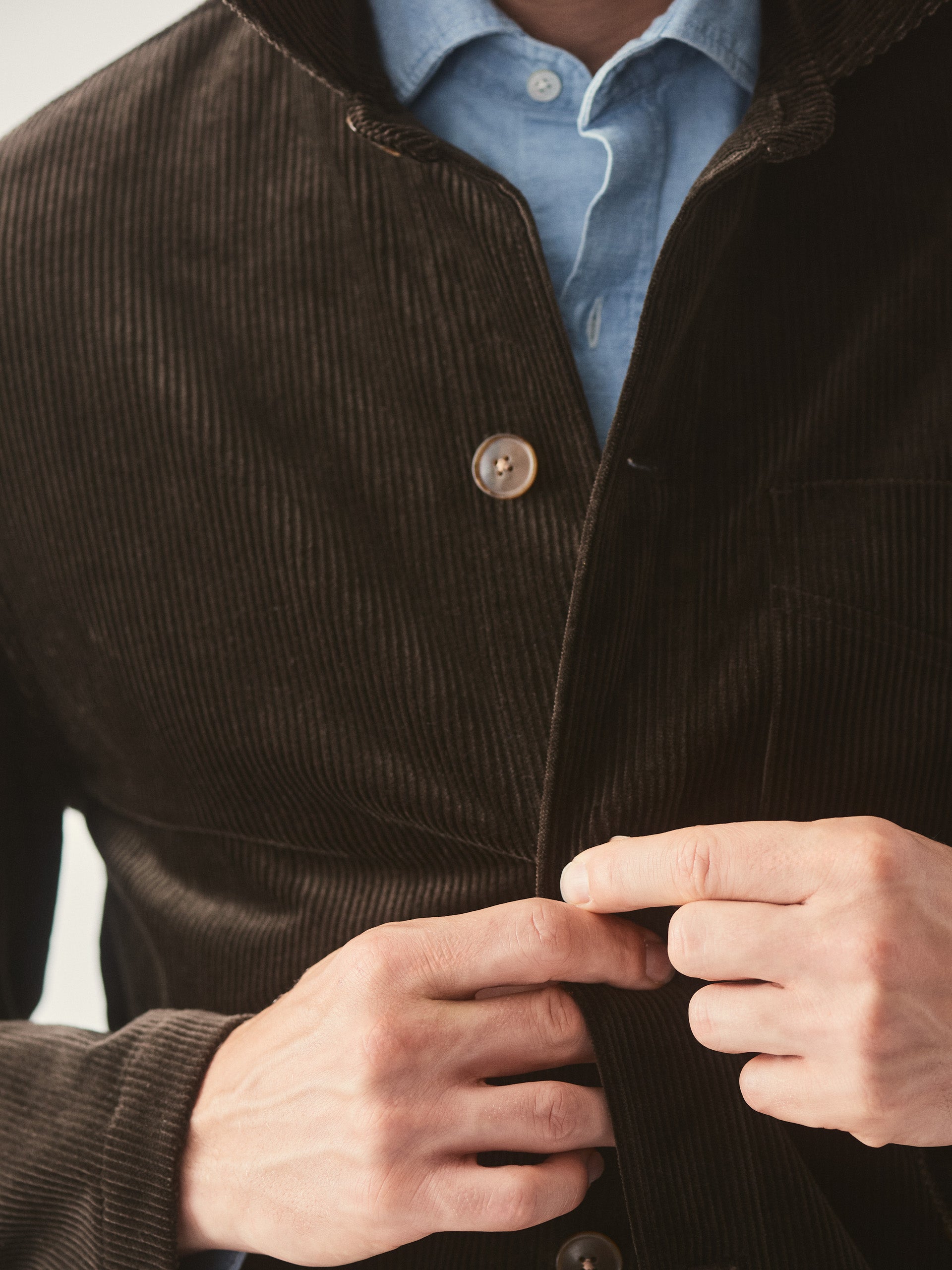 Model wearing J.McLaughlin Weekender jacket in brown made with corduroy.