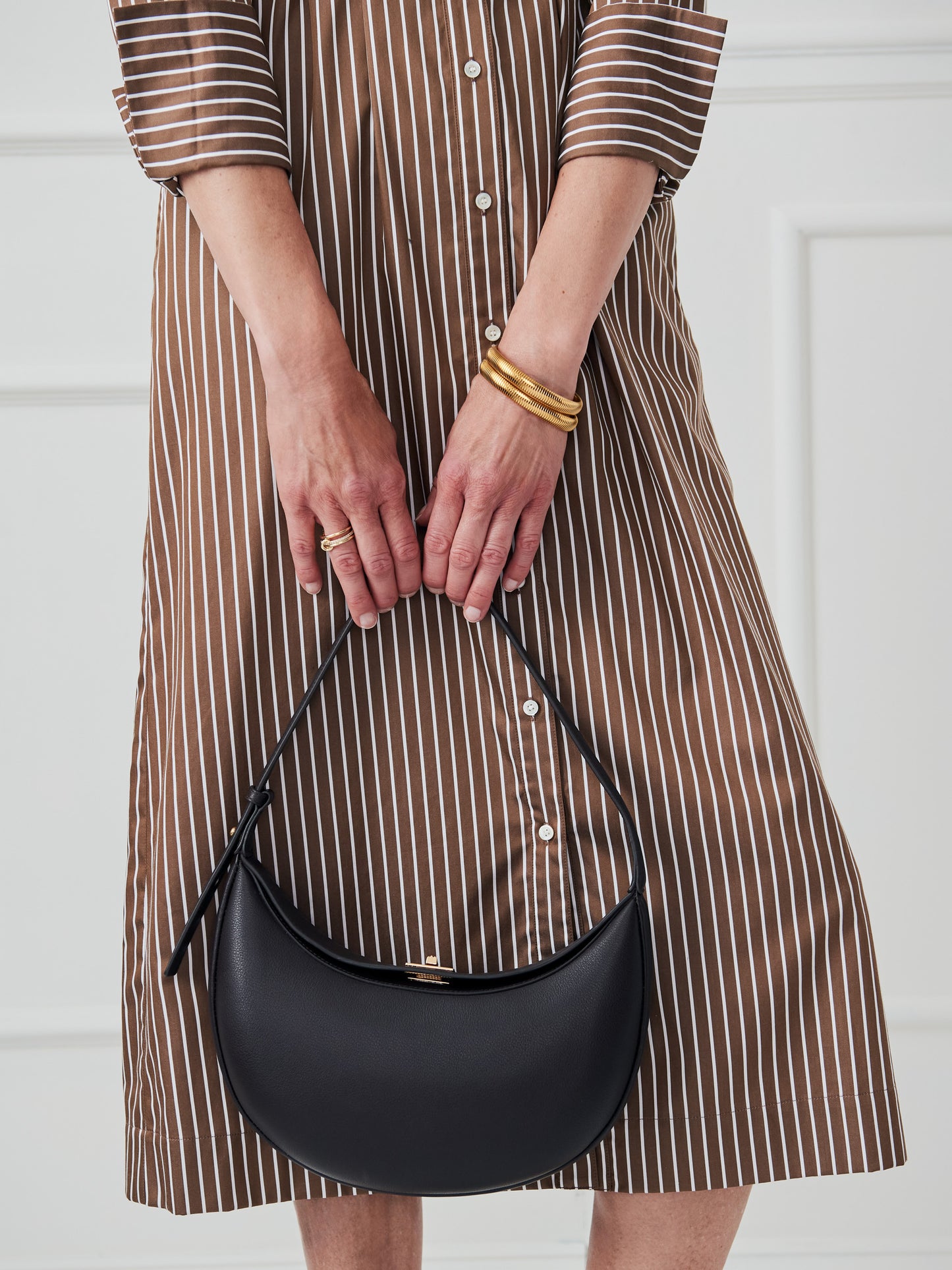 J.McLaughlin Molina bag in dark brown made with leather. 