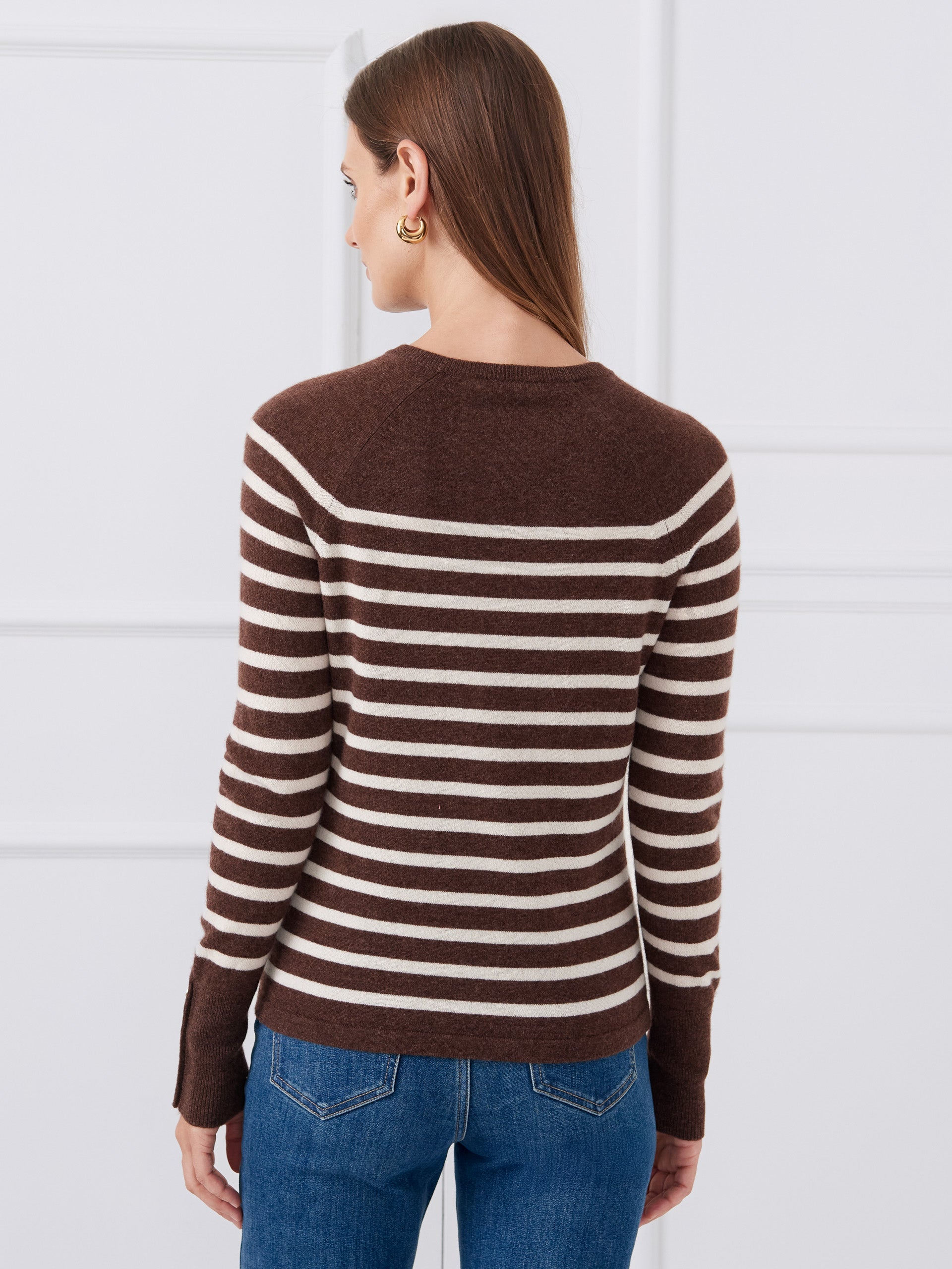  J.McLaughlin Zosia sweater in heather brown/egret white made with cashmere.