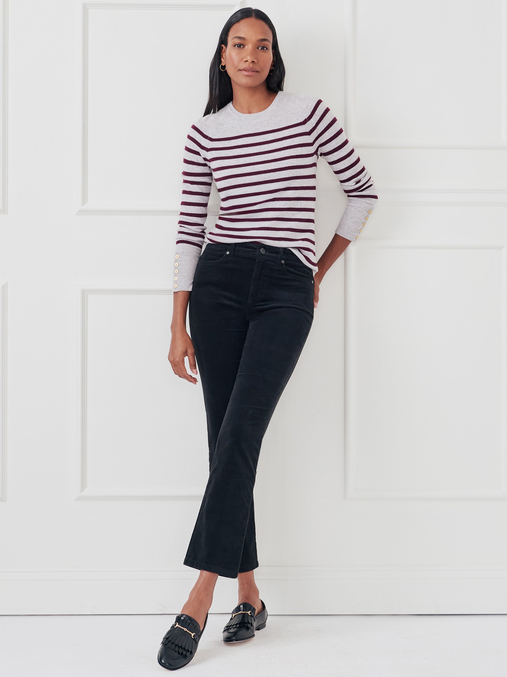 Zosia sweater in light heather gray/burgundy made with cashemre.