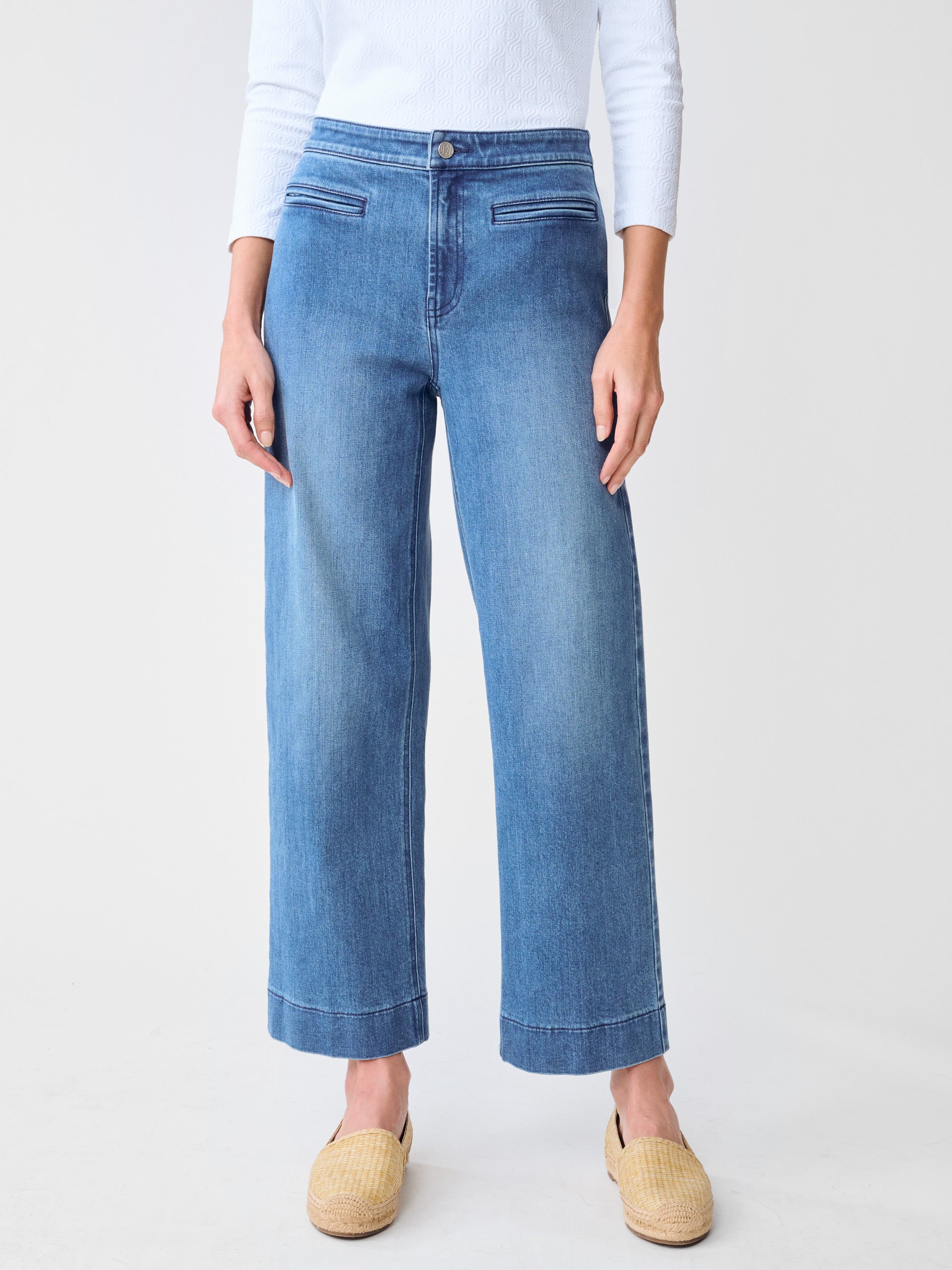 J.McLaughlin Hadleigh jeans in Medium Blue made with Cotton. 