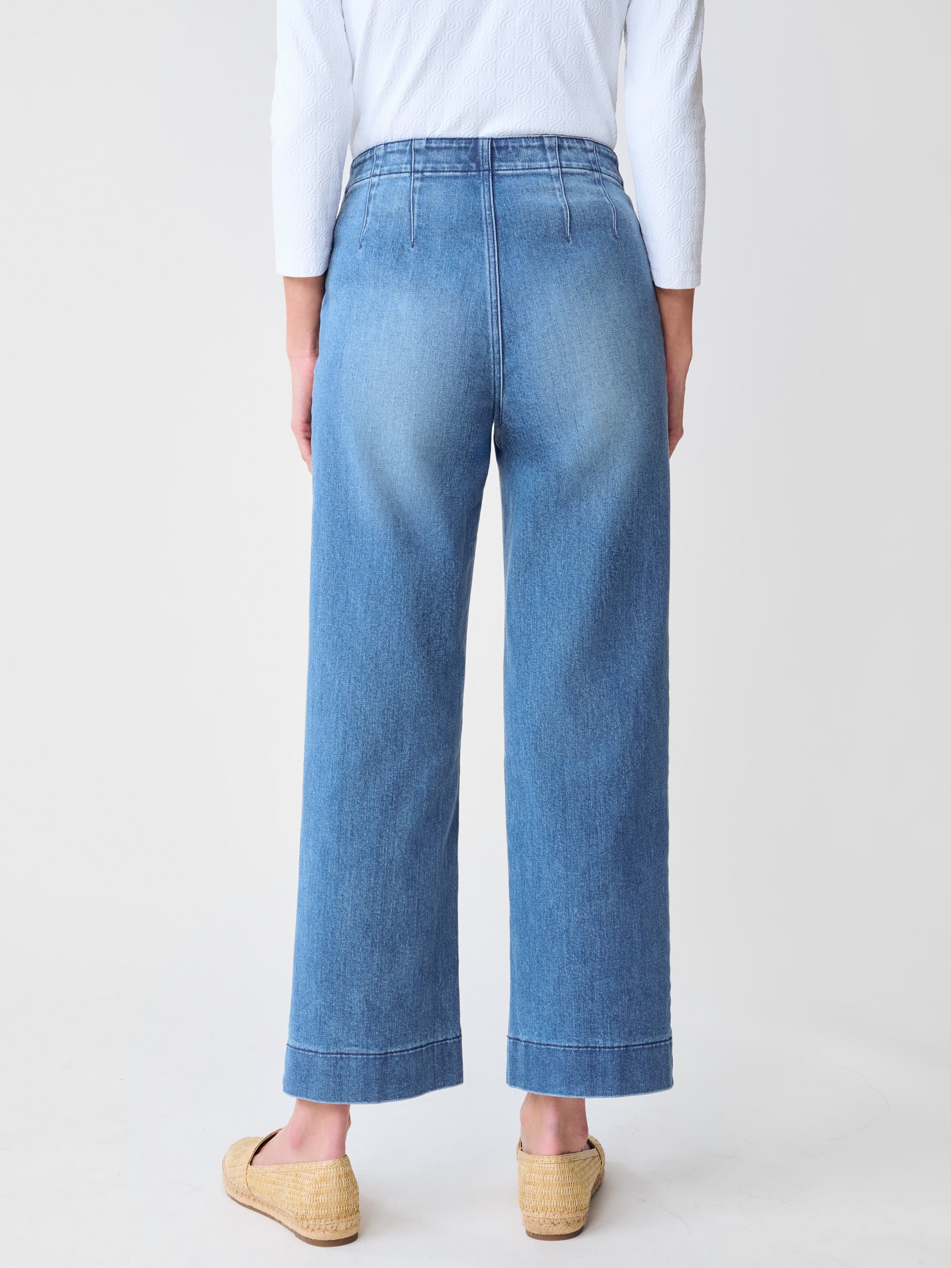 J.McLaughlin Hadleigh jeans in Medium Blue made with Cotton. 